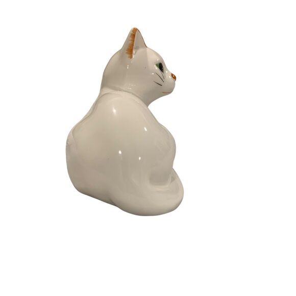 Vintage White Ceramic Porcelain Green Eyed Cat Lying Down Collectible Decor - Picture 5 of 8